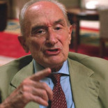 "El sultán Berlusconi no caerá, es el dueño de todo el país"