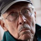 Anciano gay separado a la fuerza de su pareja moribunda consigue indemnización