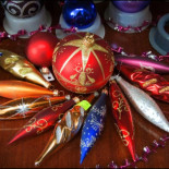 La fabricación de adornos de Navidad