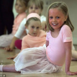 Niña que pierde su piel 14 veces cada día