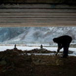 Un arquitecto en el paro, obligado a vivir bajo el puente que él mismo diseñó