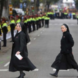 Fría acogida de los barceloneses al Papa en su recorrido por la ciudad