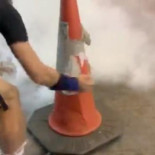 Cómo los  manifestantes de Hong Kong neutralizan los botes de gas lacrimógeno