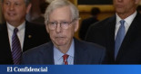 Mitch McConnell, líder de los Republicanos en el Senado de EEUU se queda 'congelado' en una rueda de prensa durante un minuto, varias personas que le acompañaban se lo han tenido que llevar