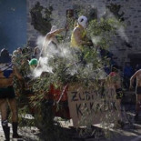 Agreden a un cámara de ETB en los carnavales de Ituren