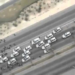 Bahrein: La multitud obliga a retroceder a todo un contingente policial