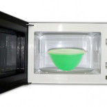 ¿Es peligroso calentar los 'tupper' en el microondas?