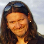 Ocho mujeres denuncian a cinco policías británicos por infiltrarse en sus camas