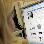 Polémico despido de una profesora por negarse a dar sus contraseñas de Facebook