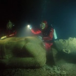 Dioses colosales bajo el agua en Egipto. (eng)