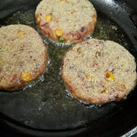 Hamburguesa vegetariana con pan de ajo