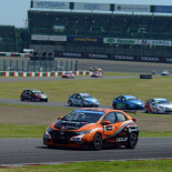 Norbert Michelisz gana la "Race 1 y" Yvan Muller se convierte en campeón del mundo por cuarta vez