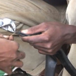 Así se arregla un pinchazo de bicicleta si no tienes parches