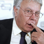 Felipe González defiende la monarquía y pide a las Juventudes Socialistas que "sean democráticas”.