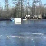 Cómo cruzar un río con un camión