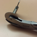 La herramienta que se utiliza en situaciones de emergencia para quitar los anillos de los dedos que están hinchados