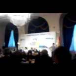 Un detractor de Maduro monta el espectáculo en el Ritz: increpa a gritos a Pablo Iglesias y lo sacan por la fuerza