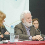 "Hay que acostar a los niños leyendo un libro y no mirando televisión"