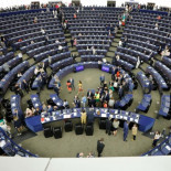 "Esto no es democracia"