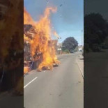 Tractor en llamas: Un hombre regresando a su casa tras el trabajo (vertical)