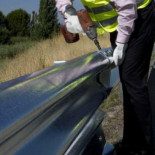 Madrid ya instala los nuevos guardarraíles homologados para motoristas