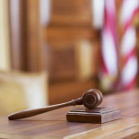 Esta sexagenaria de Nebraska demanda a todos los homosexuales. Sí, a todos [ENG]