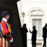 La policía encuentra en casa de Gotti Tedeschi un expediente sobre blanqueo de dinero en el Vaticano