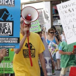 Indignación en las asociaciones de consumidores: "Hoy gana la banca y pierde toda la sociedad"