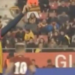 Piqué manda callar a los que gritaban “puta España” en el Cataluña-Venezuela