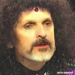 United Unknown ponen a Miguel Bosé haciendo de brujo. Esta vez Miguel está sembrado