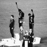 El tercer hombre de la foto no levantó el puño ni era negro tampoco