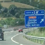 Paseo exterior de un Guardia Civil en un todoterreno