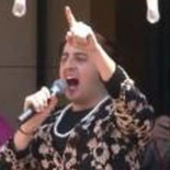 Un alcalde de un pueblo de Alicante se disfraza de Rita Barberá y la imita para dar el inicio de las fiestas