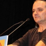 El juez imputa por injurias al actor Toni Albà por llamar "francocainómano" a Mariano Rajoy en Twitter