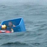 Científicos españoles llegan a EEUU a bordo de una patera [HUMOR]