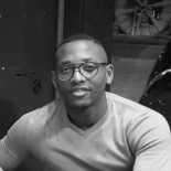 Un médico denuncia el racismo que sufre: "Me dijo que no se dejaba tocar por un negro"