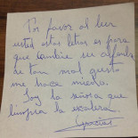 La chica de la limpieza teme a nuestra alfombra de Darth Vader (nota incluida)