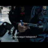 Policías nacionales amenazando a periodistas