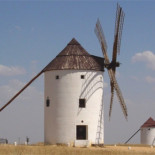 ¿Tienen alguna utilidad los enormes palos de los molinos?