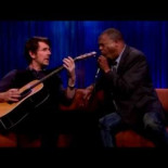 Michael Winslow, el de los ruidos de "Loca Academia de Policía", imitando Whole Lotta Love de Led Zeppelin