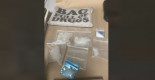 Detenidos por llevar gran cantidad de drogas en una bolsa etiquetada como “bolsa llena de drogas”