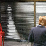 Explosiona un artefacto casero en la puerta del bar de las piscinas de Okendo