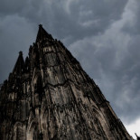 Heridos graves 2 turistas españoles tras ataque de hooligans rusos en Colonia
