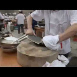 Chefs chinos cocinando animales vivos