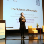 Un aficionado desmonta la millonaria industria de la 'ciencia de la felicidad'