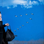 Pau Buscató, el fotógrafo callejero experto en capturar asombrosas casualidades