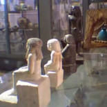Jefes del museo de Manchester desconcertados por antigua estatua egipcia que gira sobre sí misma [ENG]