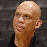 Kareem Adbul-Jabbar está siendo tratado de un raro tipo de leucemia[ENG]