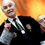 Los testículos del Juez Dívar son tan grandes que podrían provocar un eclipse (humor)