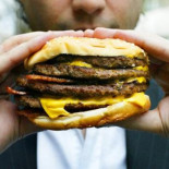 ¿Los tontos se mueren antes?